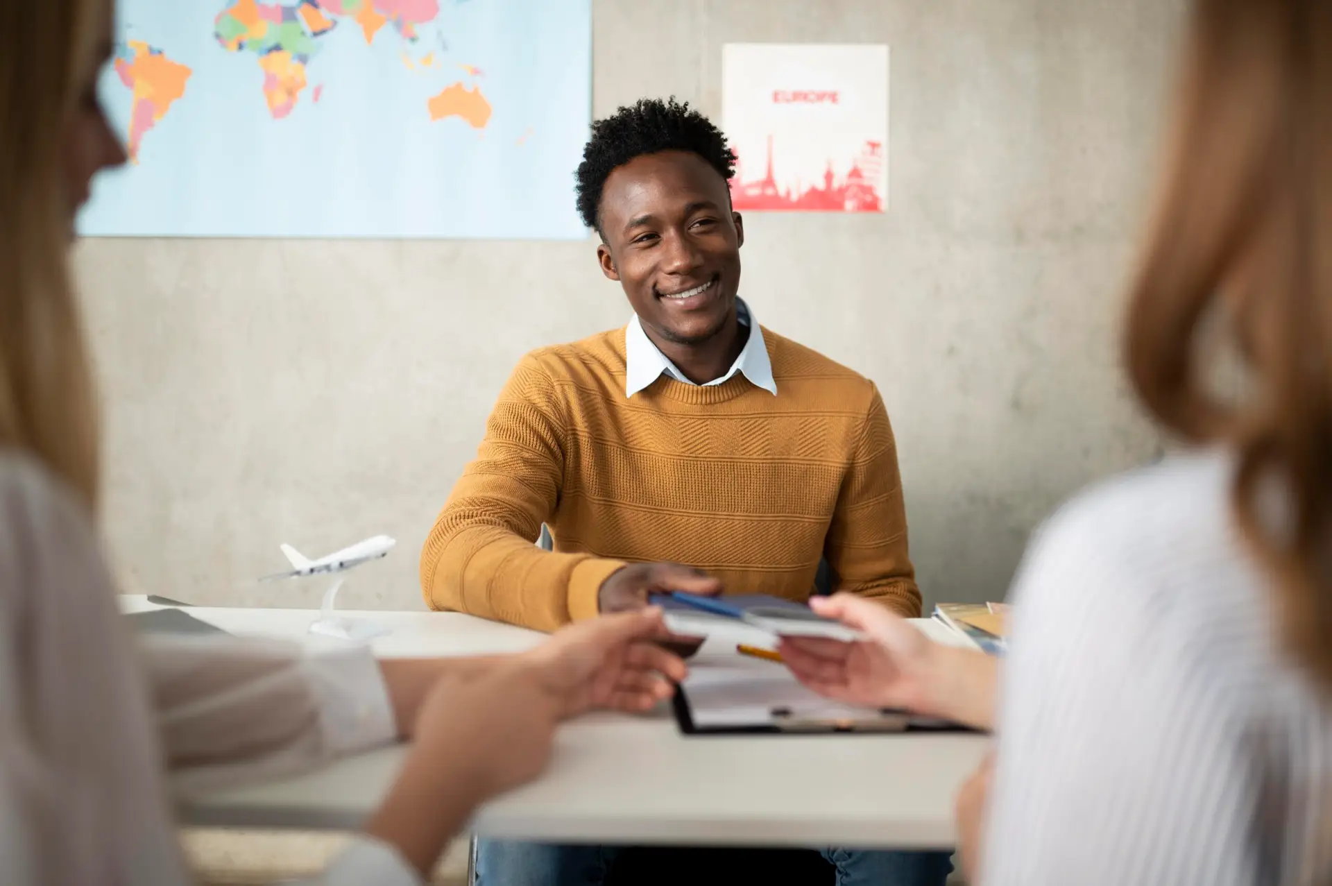 You are currently viewing Visa Travailleur : Guide Complet pour Obtenir Votre Visa de Travail